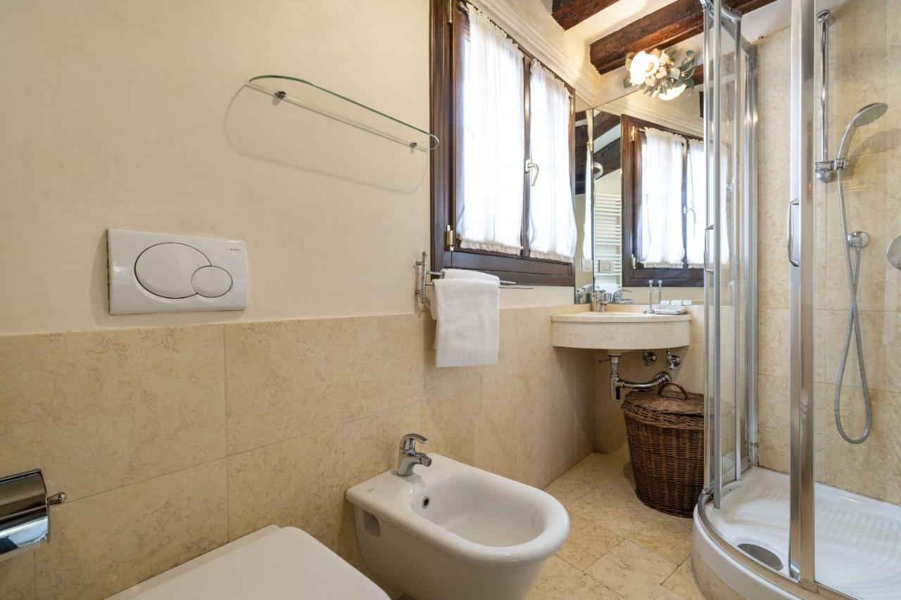 Gondola Luxury - Campo Santi Filippo E Giacomo By Wonderful Italy Venedig Exterior foto